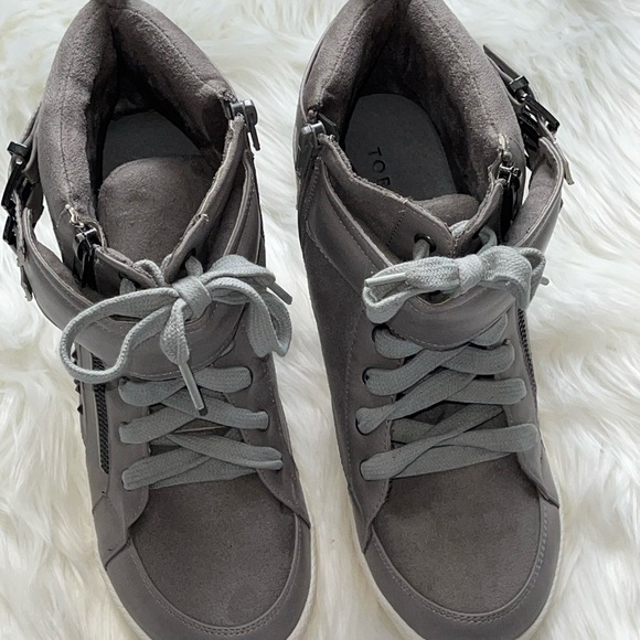 Stylish Gray High-Top Sneakers - Picture 4 of 7